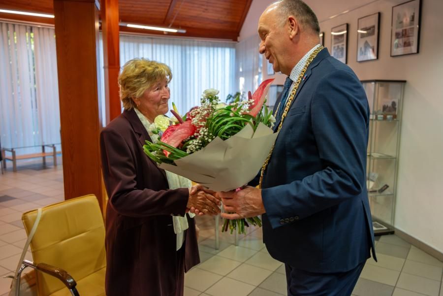 IVANKA PRI DUNAJI: VŠETKO NAJLEPŠIE K 80. NARODENINÁM PANI JULIANA MECHUROVÁ