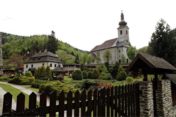 OPÁTKA: V roku 1311  získala les - Silva Nigra (čierny les),  od palatína Omodeja (Amade Aba)