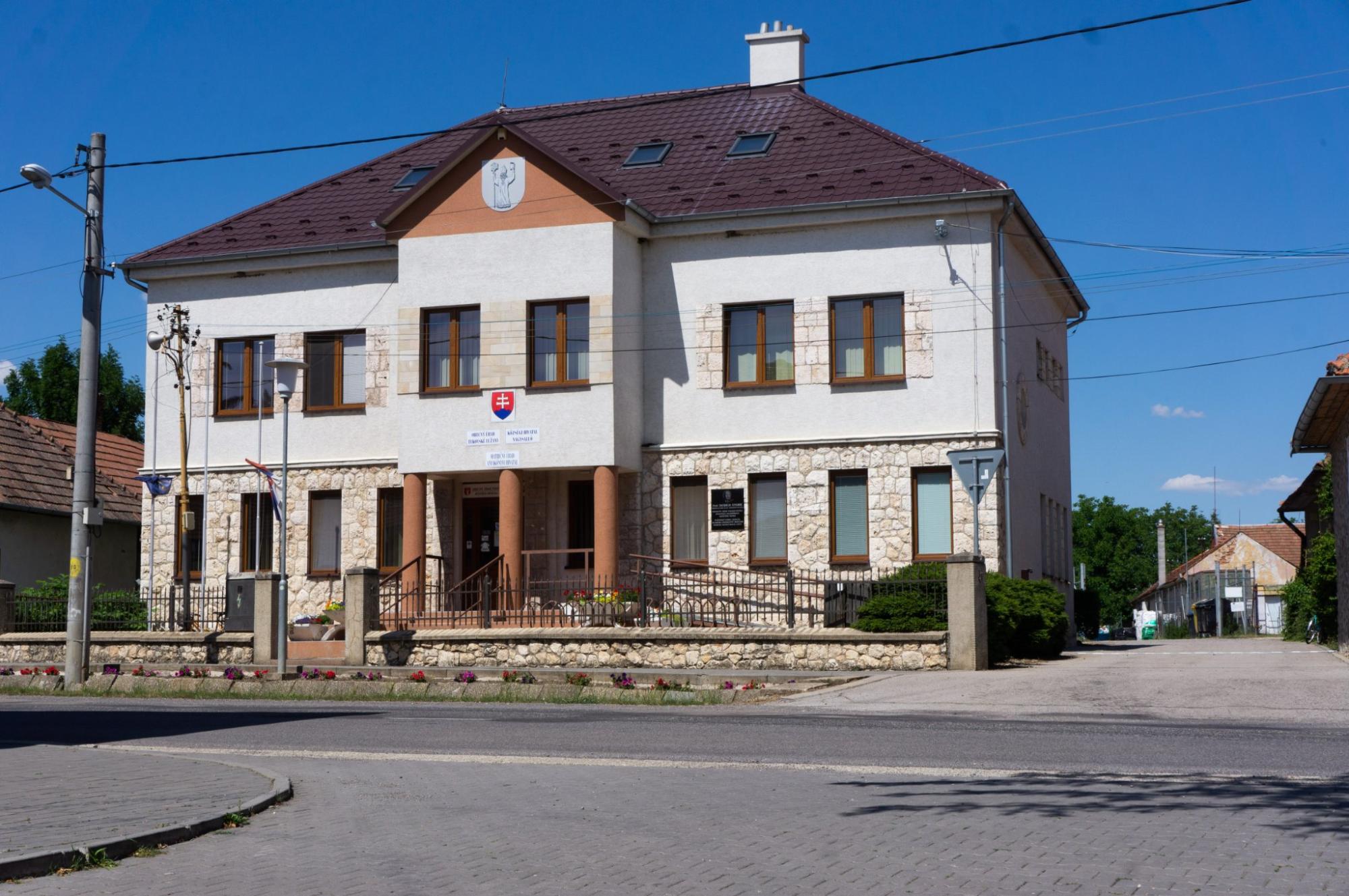 TEKOVSKÉ LUŽANY: Obec leží v západnej časti južného Slovenska