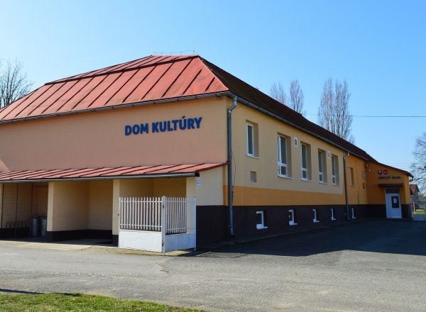 MORAVANY: Obec leží na západnom okraji okresu, 15 km západne od Michaloviec