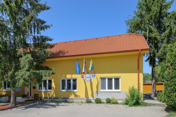 MACOV: Po prvej svetovej vojne v rámci pozemkovej reformy v chotári bola na skonfiškovaných Pálffyovských majetkoch vytvorená kolónia, kde sa usadilo 26 rodín