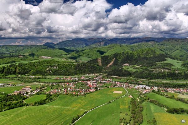 NEMECKÁ: Obec Nemecká v súčasnosti pozostáva z troch miestnych častí: Nemecká, Dubová a Zámostie.