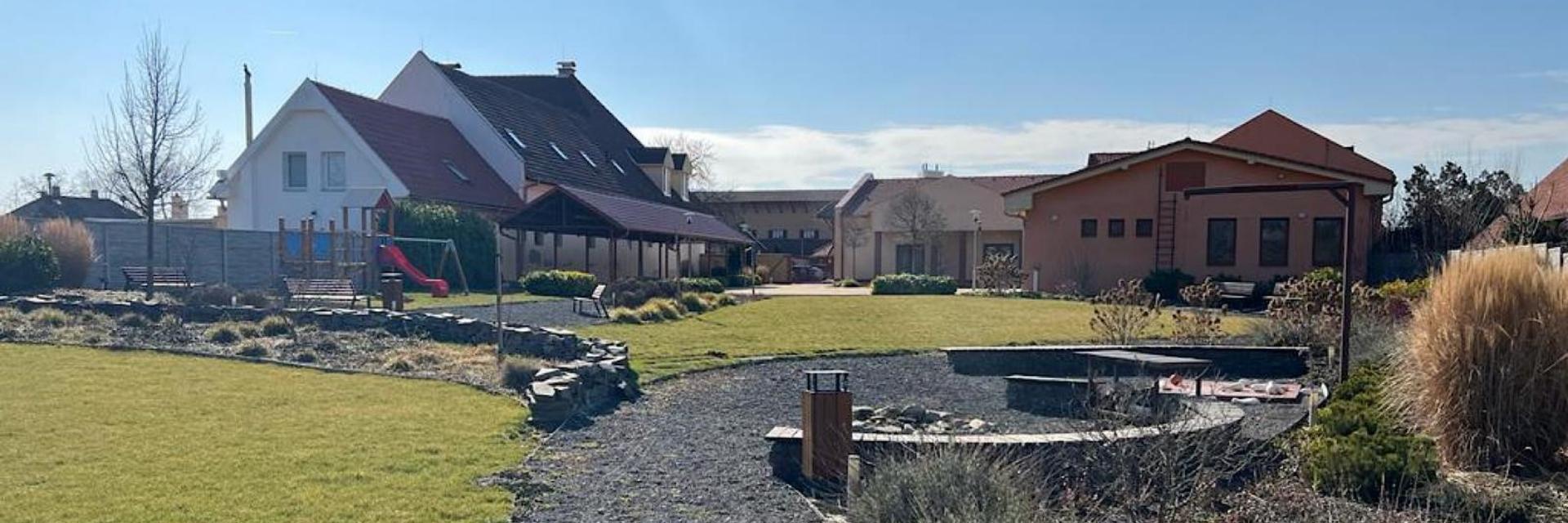 GÁŇ: Podľa klimatickej klasifikácie sa toto územie zaraďuje do teplej oblasti s miernou zimou a dlhším slnečným svitom vo vegetačnom období.