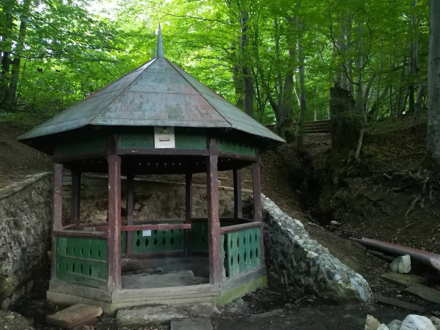 MOŠTENICA: Minerálny prameň