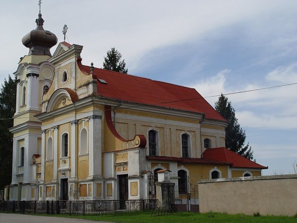 LÚČNICA NAD ŽITAVOU: Farský kostol sv. Jána Nepomuckého (Vajka)