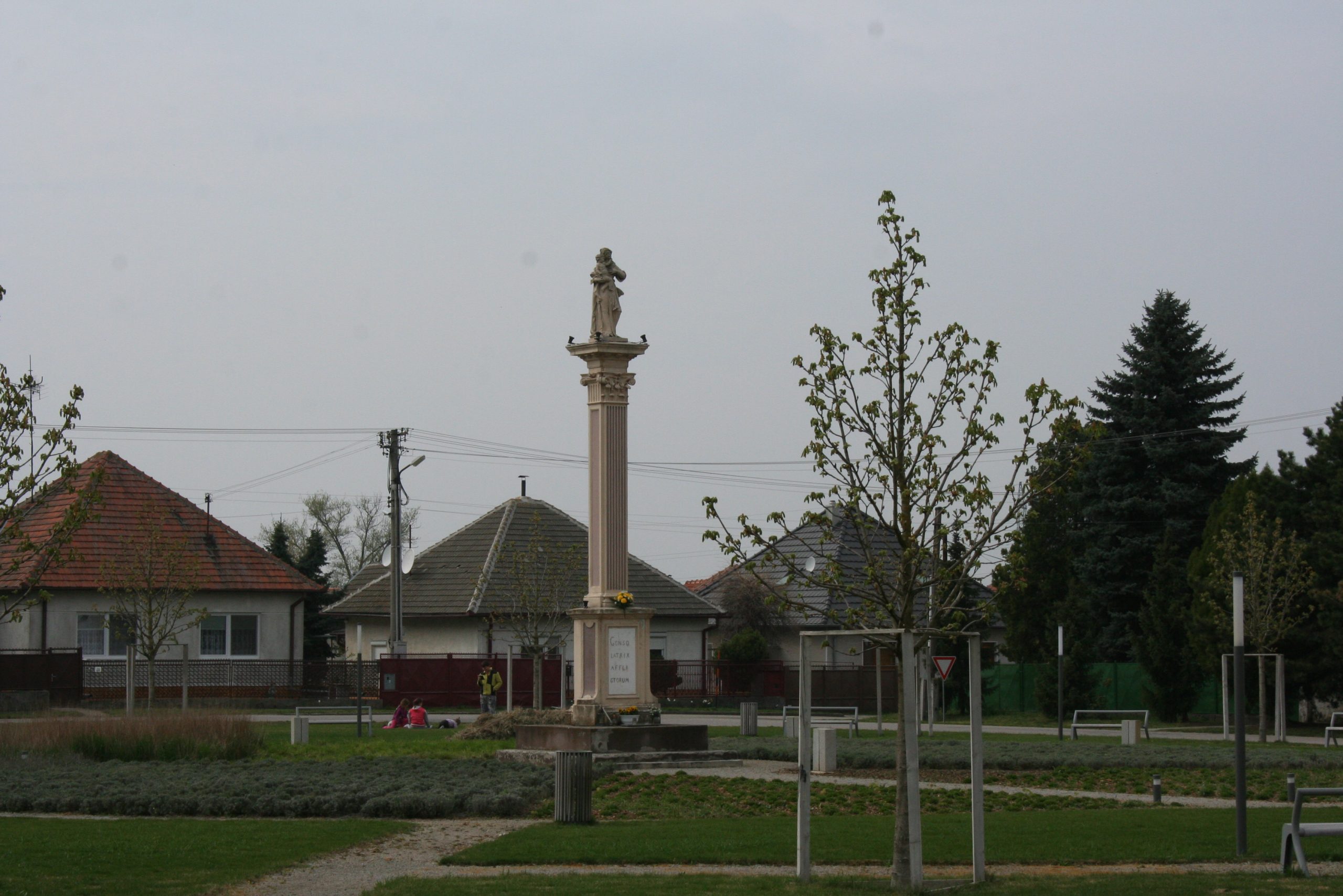 HUL: Až do konca 11.stor. osady v Huli sú v zoznamoch tekovského archidiakonátu uvádzané ako kráľovský majetok v správe tekovského župana.