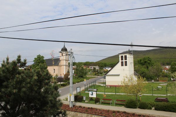 NITRIANSKE HRNČIAROVCE: 10.-11. júla 1993 sa konala slávnosť pri príležitosti 880. vý­ročia založenia obce