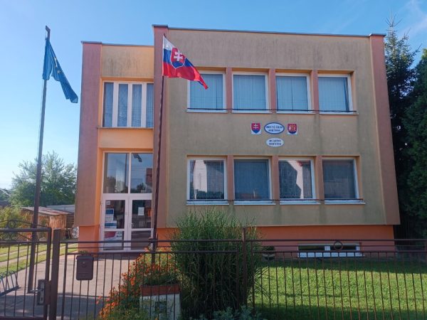 KMEŤOVO: Obec je pomenovaná podľa slovenského národovca, kňaza a vedca Andreja Kmeťa, ktorý žil v rokoch 1841 až 1908.