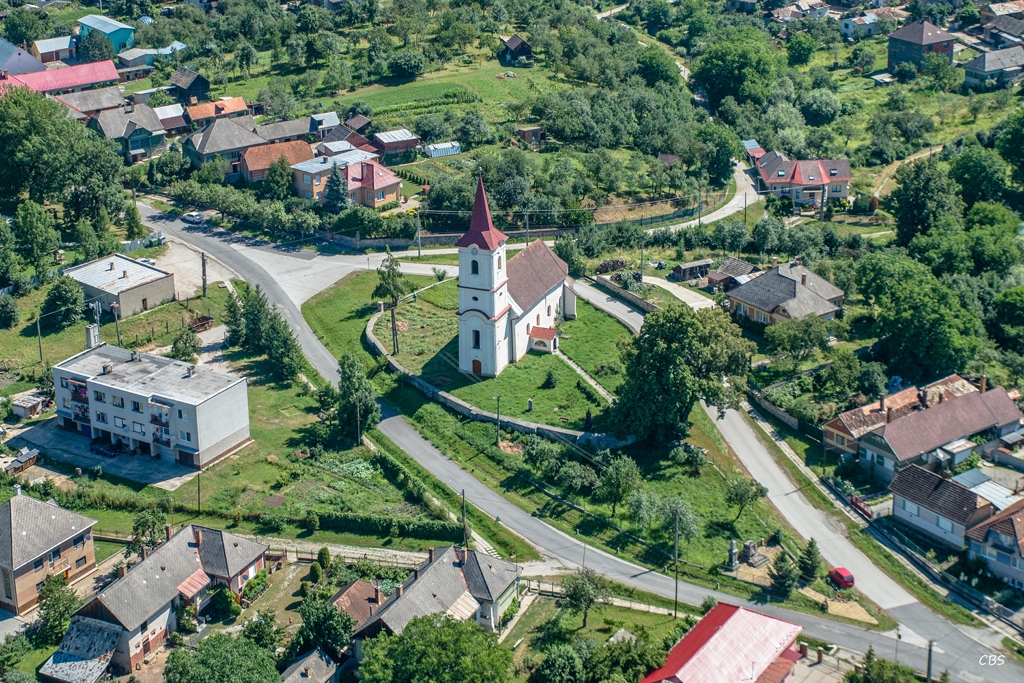 HUCÍN: Počiatky gemerskej obce Hucín siahajú do stredoveku. Najstaršie písomné zmienky o nej pochádzajú z 13. storočia (1235 – 1243 – 1288).