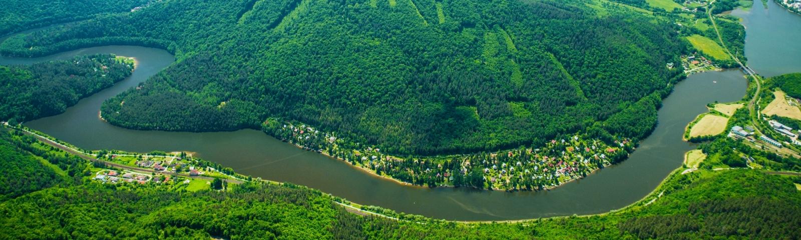 JAKLOVCE: Jaklovce sú obec v okrese Gelnica v Košickom kraji na východnom Slovensku.