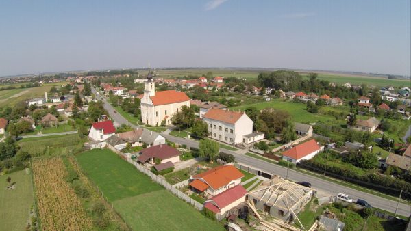 MOSTOVÁ: Na začiatku14. stor. obec bola majetkom Matúša Čáka.