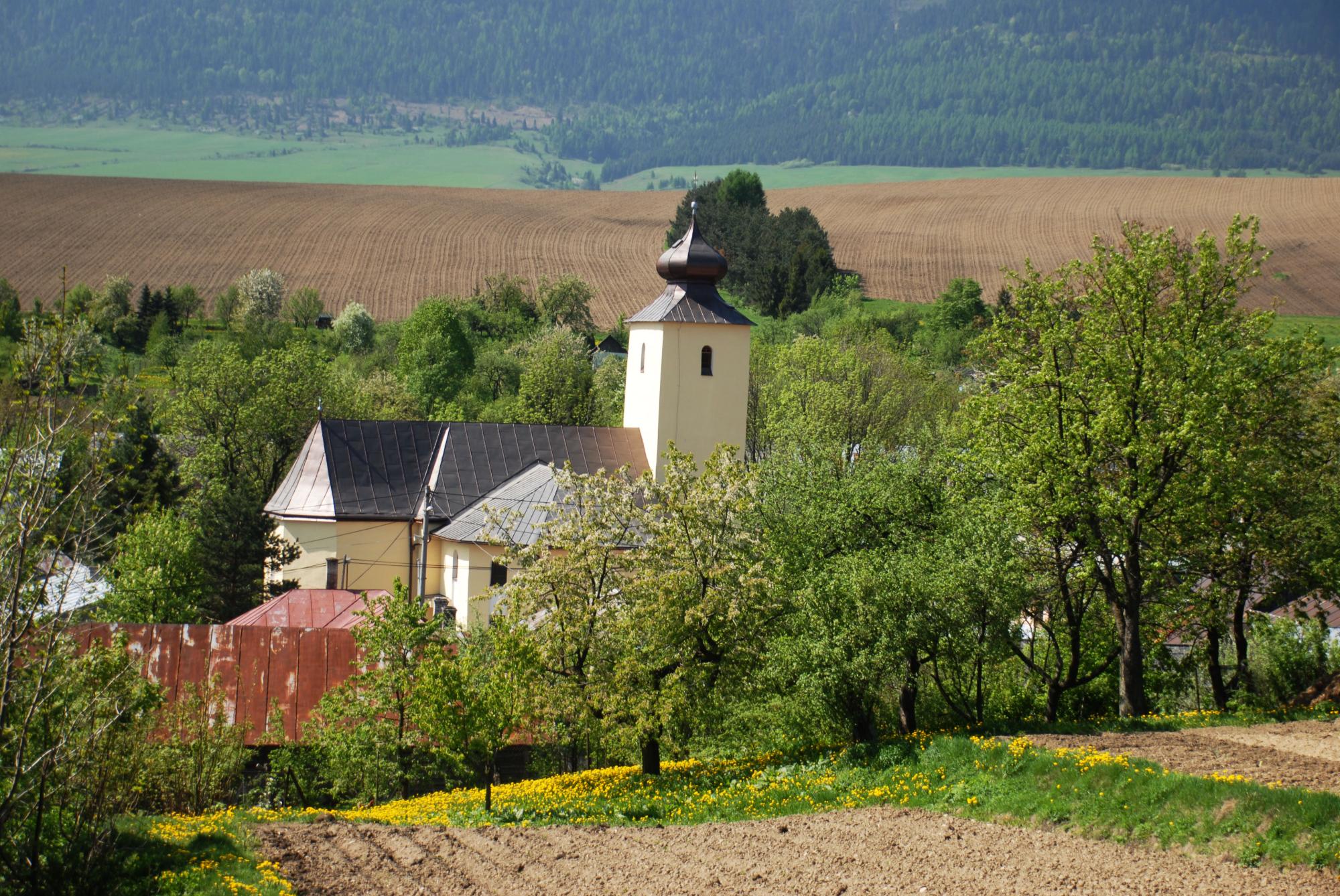 KRÁSNA LÚKA: Obec Krásna Lúka leží v doline Kučmanského potoka, na ceste z Torysy do Plavnice, pod východnými výbežkami Levočských vrchov,