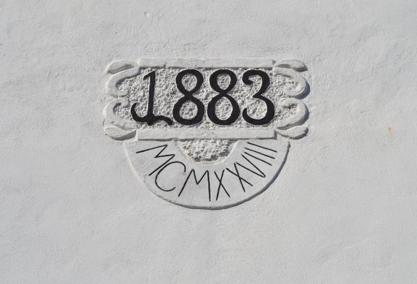 POLINA: Centrum obce tvorí malé námestie.