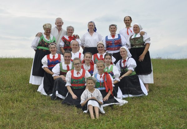 NITRIANSKE RUDNO: (maď. Divékrudnó) je obec na Slovensku v okrese Prievidza.