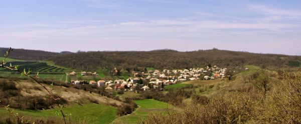 OLOVÁRY: Podľa niektorých prameňov dejiny obce Olováry úzko súvisia s dejinami hradu Modrý Kameň.