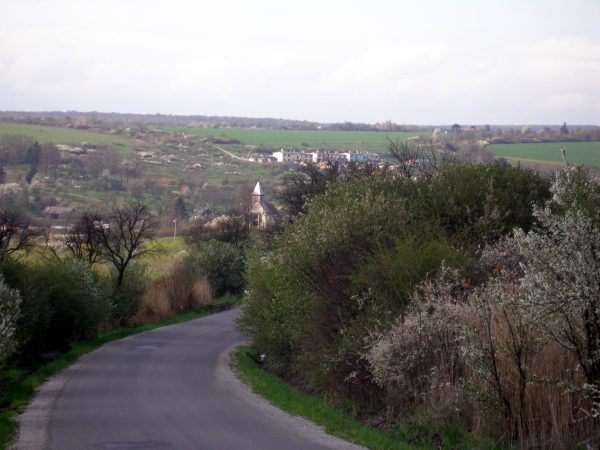 MIRKOVCE: Obec je situovaná približne 12 km juhovýchodne od Prešova v Košickej kotline, kde obec obklopujú Slanské vrchy.