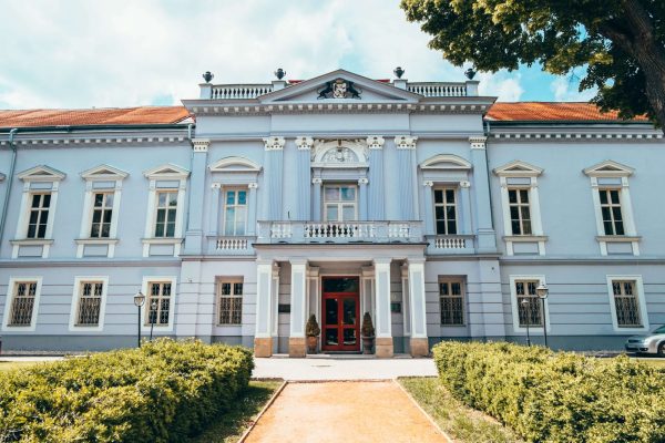 MOJMÍROVCE: Kaštieľ Mojmírovce