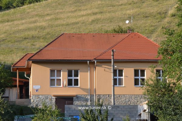 SKLABINSKÝ PODZÁMOK: Sklabinský Podzámok vyznamenali Radom Červenej hviezdy a Pamätnou medailou SNP.