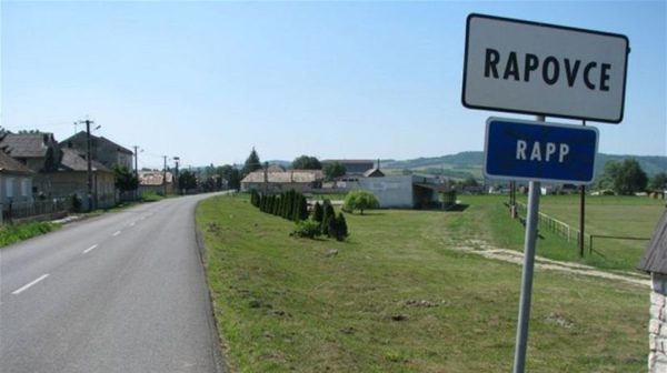 RAPOVCE: Karol Róbert v roku 1312 daroval zem Rapoviec „terra Rop in Comitatu Neugard“ pre synov Terenyei Jakou a to Petrovi a Jurajovi.