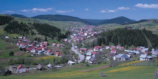 NOVOŤ: Obcou prechádza cesta do Poľska, ktorá umožňuje prepojenie Oravy s Poľskom, Kysucami, ale najmä s Českom.