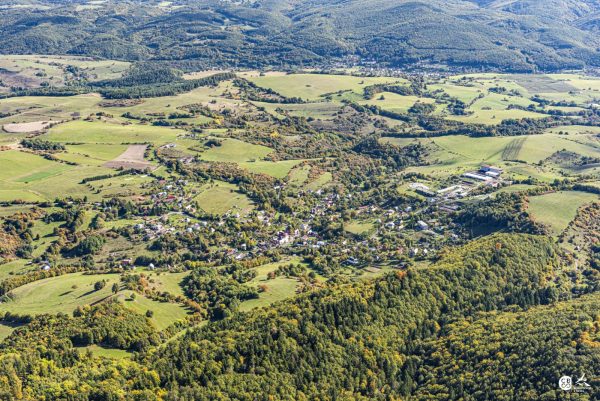 ILIJA: Obyvateľstvo stredovekej Ilije sa zaoberalo poľnohospodárstvom, drevorubačstvom, pálením dreveného uhlia.