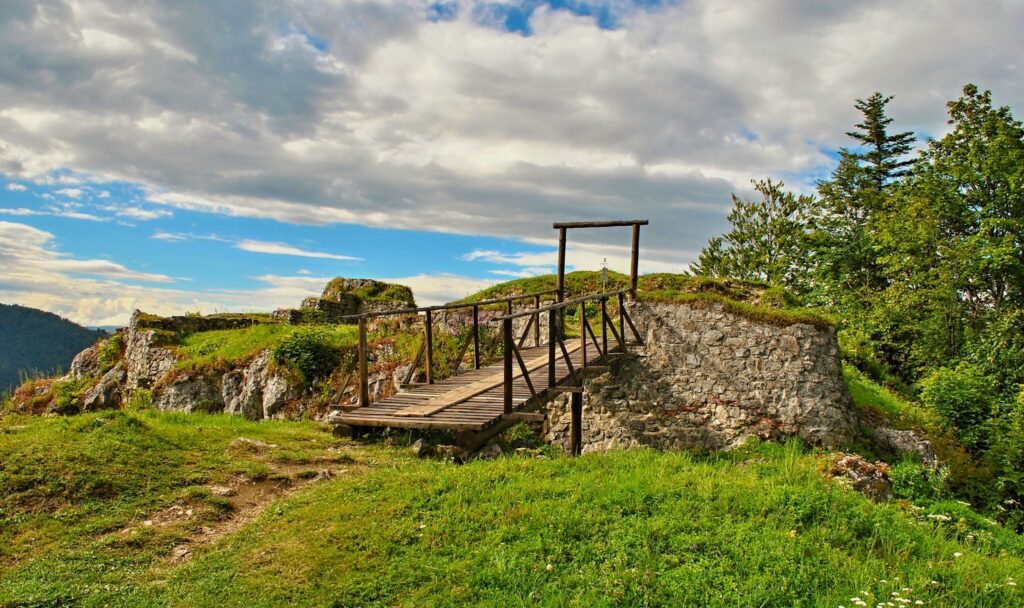 LIPTOVSKÁ SIELNICA: V roku 1463 získala od kráľa Mateja Korvína výsady slobodného mestečka.