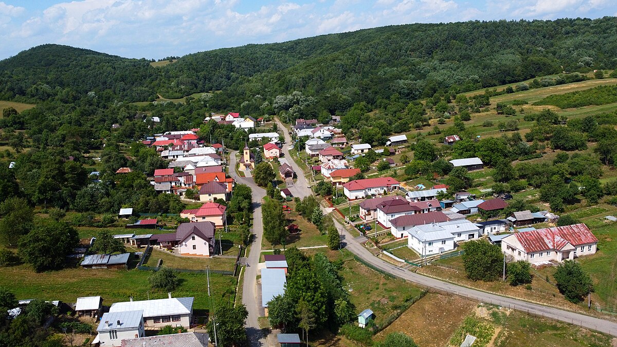 HRUBOV: Hrubov leží vo východnom okraji Ondavskej vrchoviny.