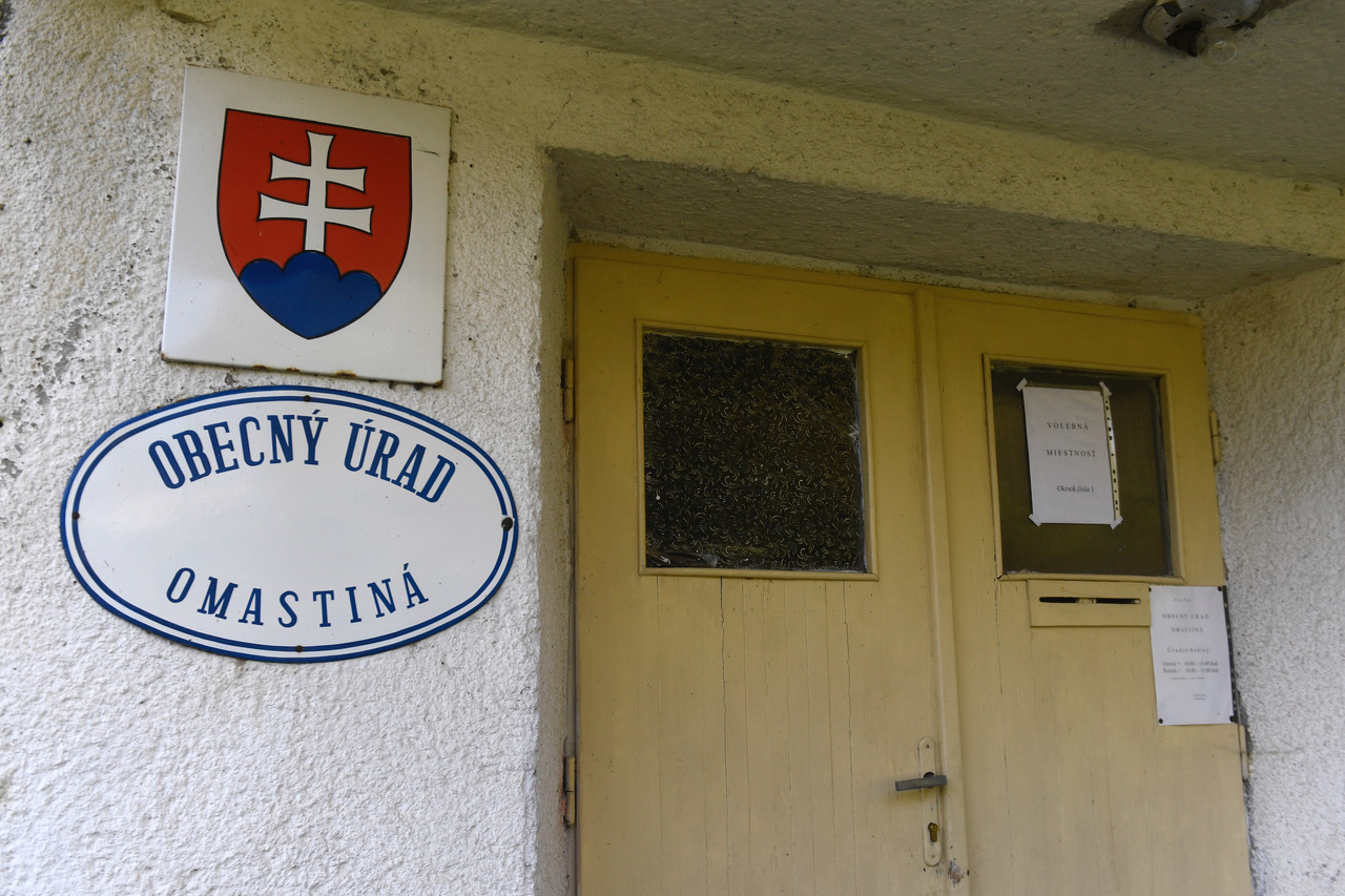 OMASTINÁ: Študenti z Biligválneho gymnázia C.S Lewisa z Bratislavy nám prišli pomôcť z prácami v dedine čomu sme sa veľmi potešili.