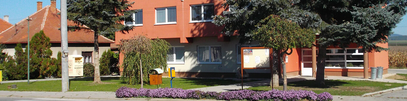 OSTRATICE: Na nive rieky Bebravy.