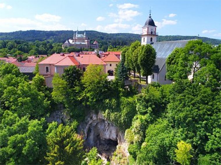 OPATOVCE NAD NITROU: Jablko hornej Nitry