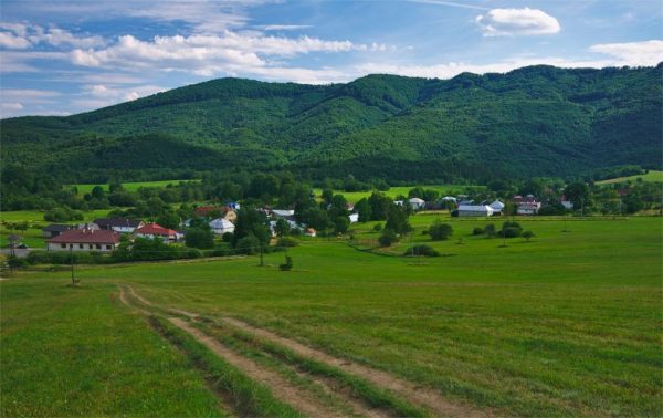 RUNINA: Počas Rakúsko-Uhorska bola obec súčasťou Zemplínskej župy.