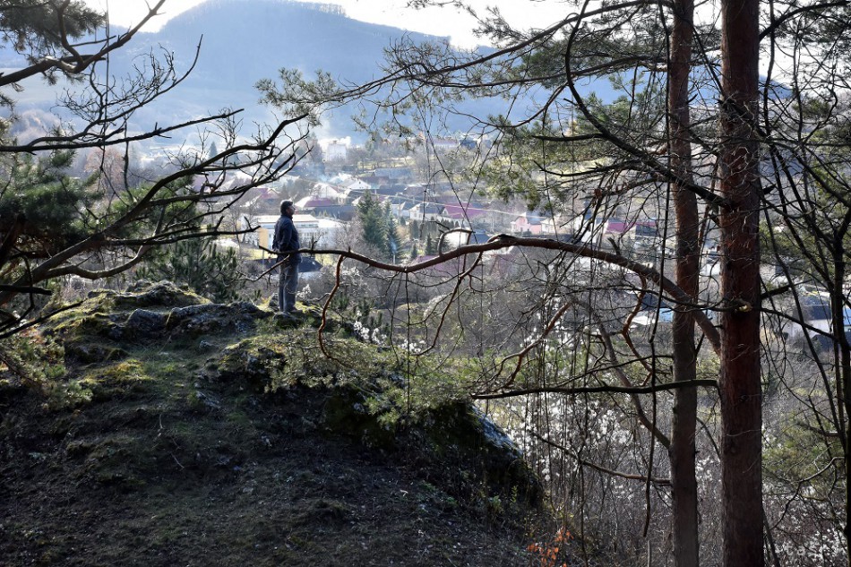 PODHOROĎ: Na Hradnom vrchu na severnom okraji obce sa nachádza hrádok, ktorý sa v historických dokumentoch uvádza ako hrad Tibava podľa Tibavského panstva. 