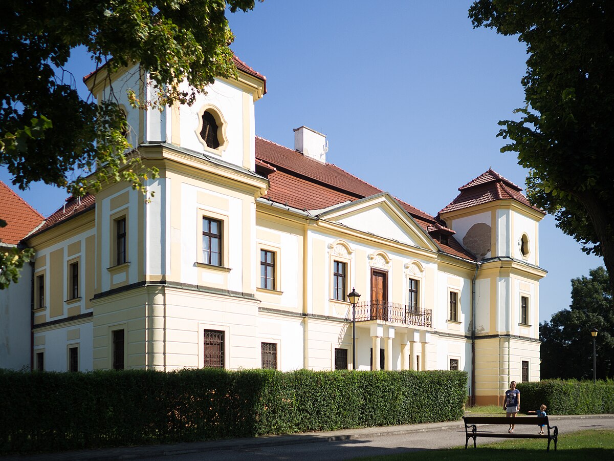 KRÁĽ: Kráľ je obec (maď. Sajószentkirály) v okrese Rimavská Sobota.