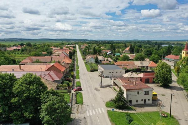 KEŤ: Podľa ostrihomských cirkevných súpisov z roku 1700 bola väčšina rodín protestanská aj napriek veľkému prenasledovaniu