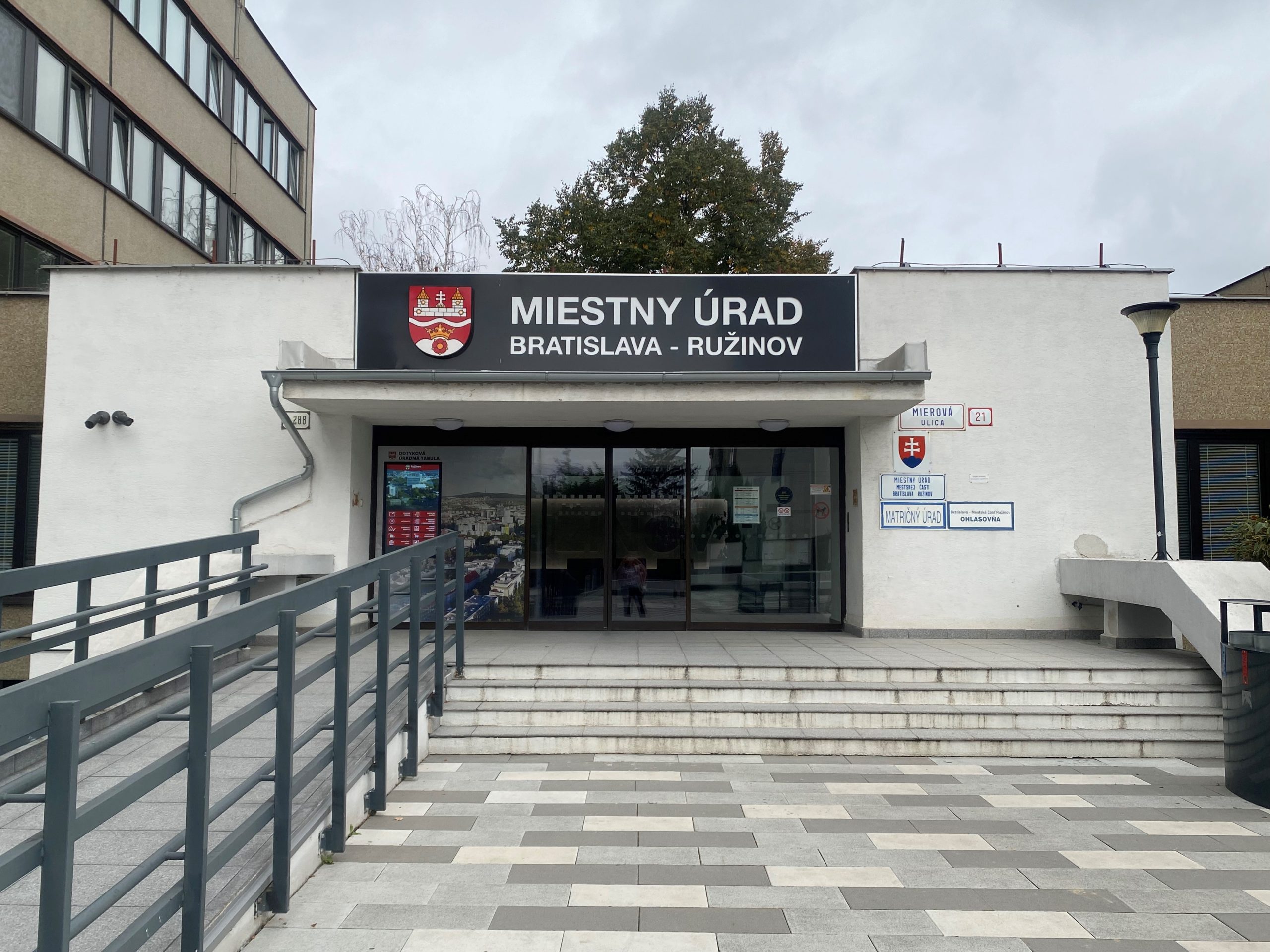 RUŽINOV - BRATISLAVA: Mestská časť Bratislava-Ružinov vznikla na základe zmien v politickom systéme po novembri 1989.