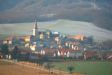 NOVÁ BAŠTA: Obec je situovaná neďaleko štátnych hraníc s Maďarskou republikou.