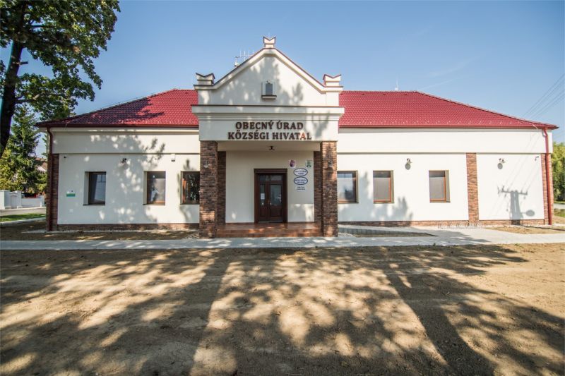 NEDED: Podľa sčítania v roku 2021 malo 41,7% slovenskú, 51,5% maďarskú, 2,8% rómsku a 3,6% nezistenú národnosť.