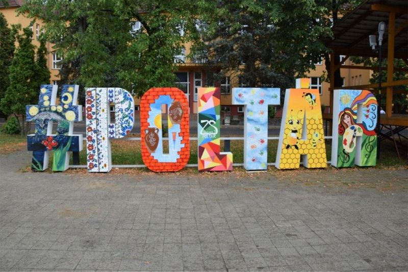 POLTÁR: Staré a cudzojazyčné pomenovania obce boli: Nagpolthar, Felsupolthar, Kyspoltar, Varalyapolthar (1409), Polthar (1439); maďarsky Poltár.